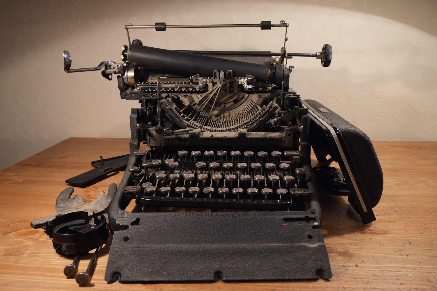 Пишущая печатная машинка Royal KMM