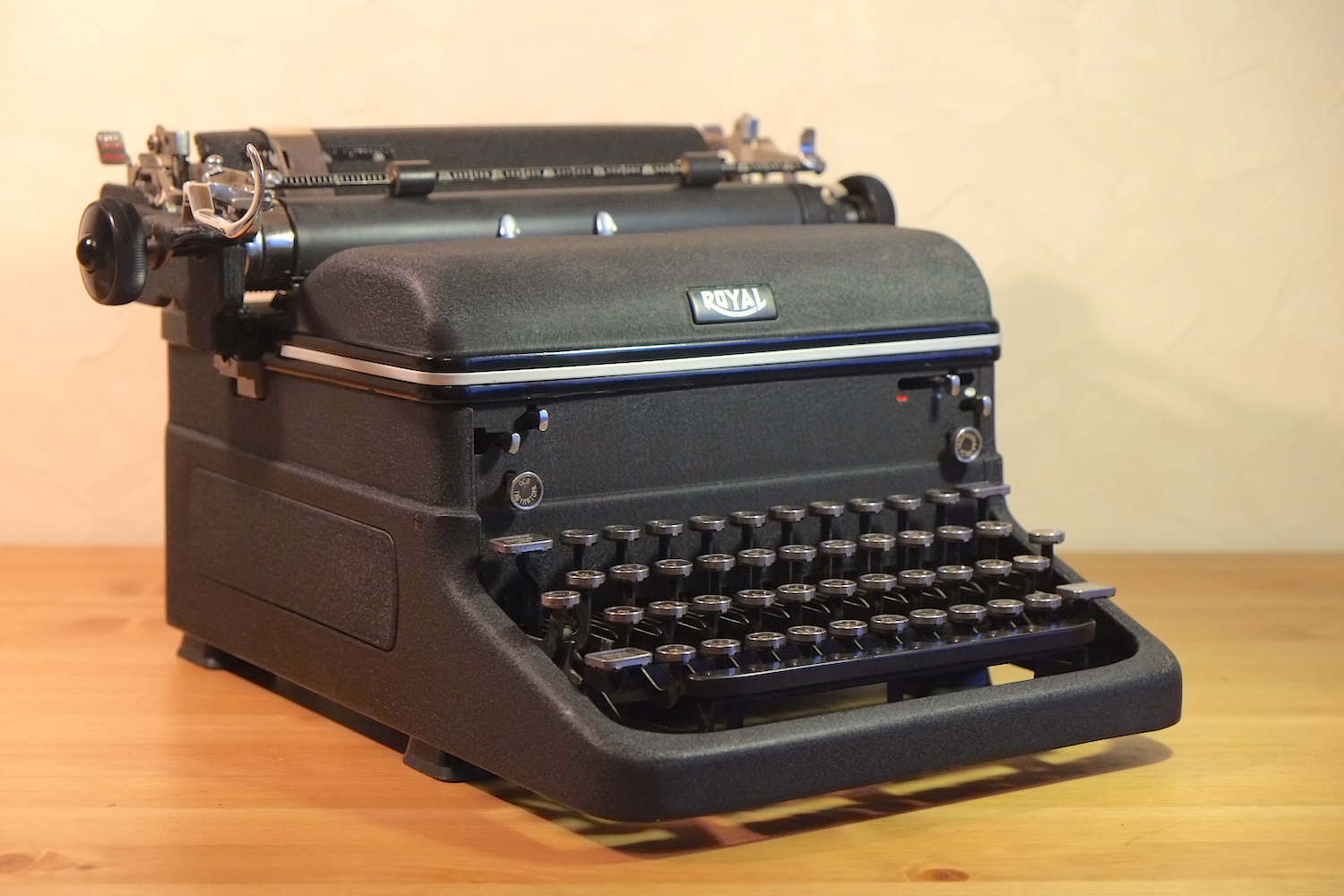 Пишущая печатная машинка Royal KMM 